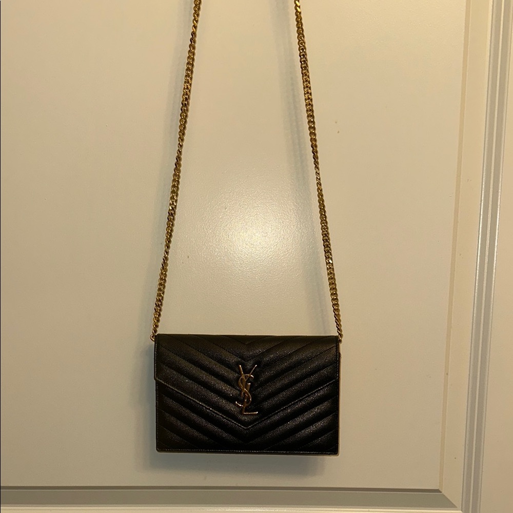 CASSANDRE ENVELOPE CHAIN WALLET IN GRAIN DE POUDRE LEATHER
NOIR - Picture 7 of 8
